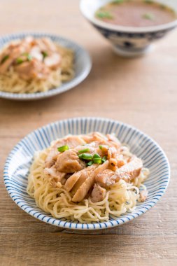 Kızartma tavuk şehriye