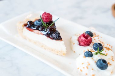 yaban mersini peynirli kek