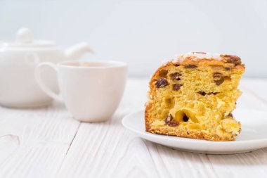 badem ile kuru üzüm Ekmek pasta