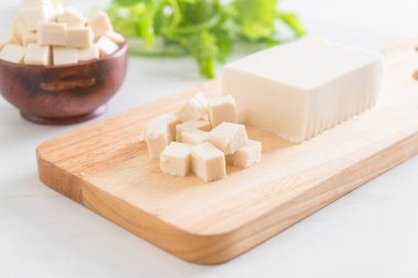 tofu ahşap tahta üzerinde