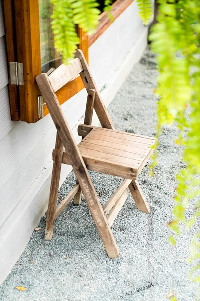 Empty wooden chair — Stock Photo, Image