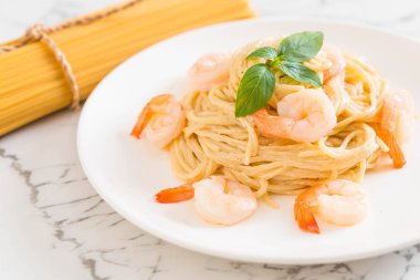 Spagetti krem peynir beyaz soslu karides