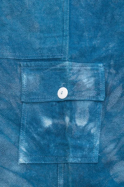 Tasche auf blauer Hose — Stockfoto