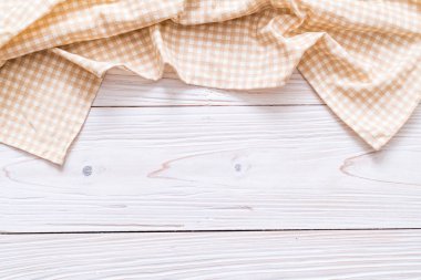ahşap arka plan üzerinde mutfak bezi (peçete)