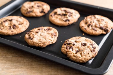 Koyu çikolata parçaları ile tanımlama