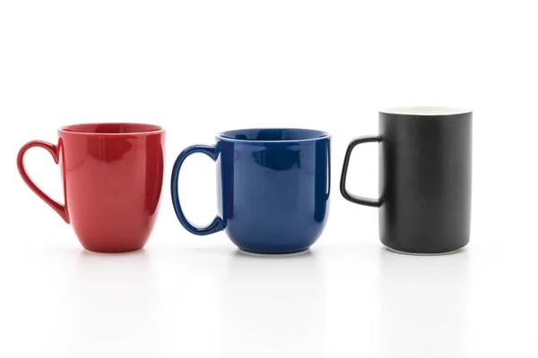 Set de tazas negras, rojas y azules sobre blanco — Foto de Stock