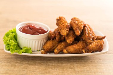Kızarmış tavuk kanadı.