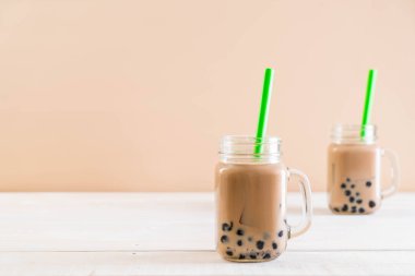 Köpüklü sütlü çay