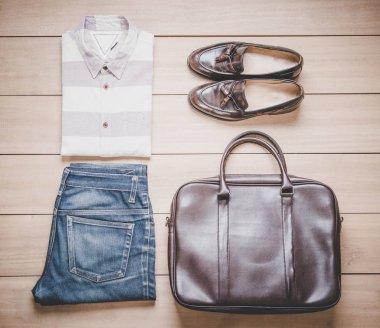 Ahşap arka plan erkekler için giyim