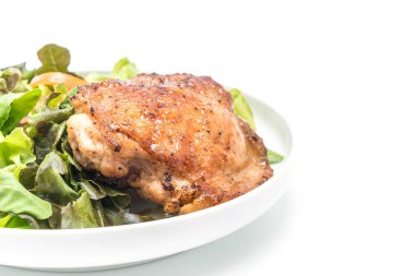 ızgara tavuk biftek sebze salatası ile