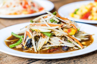 Baharatlı papaya salatası