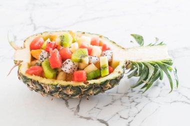 dilimlenmiş meyve karışımı 