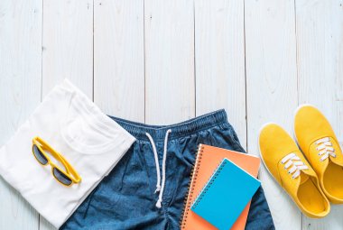 Gezgin, yaz tatili erkekler rahat kıyafetler