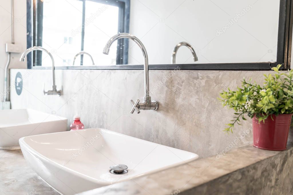 sink basin faucet in bathroom