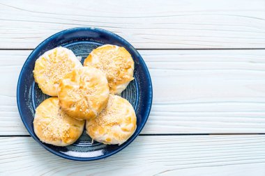 Asya tarzı ev yapımı elma pasta 