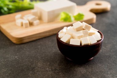 tofu ahşap tahta üzerinde