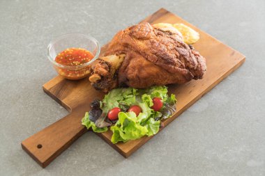 Gevrek domuz knuckle veya Alman domuz Hocks