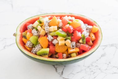 dilimlenmiş meyve karışımı 