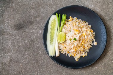 Yengeç kızarmış pilav