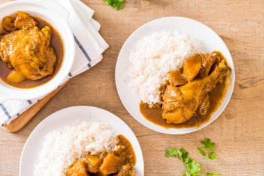 Pilavlı tavuk Massaman köri Yapıştır