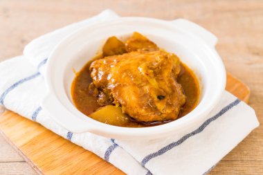 Pilavlı tavuk Massaman köri Yapıştır