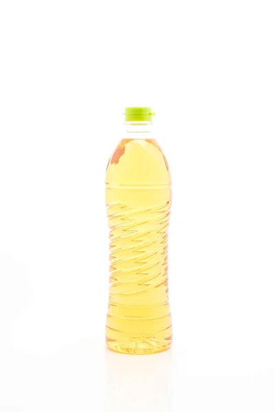 Бутылка масла на белом фоне — стоковое фото