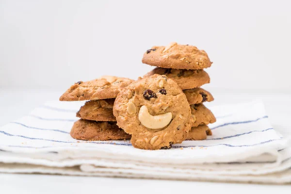 cookies with raisin and cashew nuts