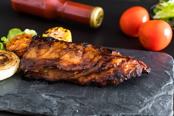 Costillas de cerdo asadas —  Fotos de Stock