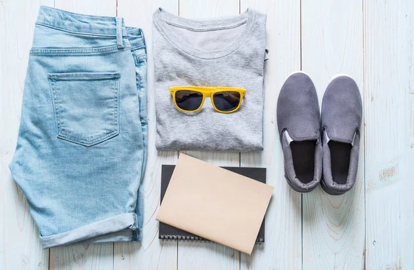 Mäns casual outfits av resenären, sommarsemester — Stockfoto