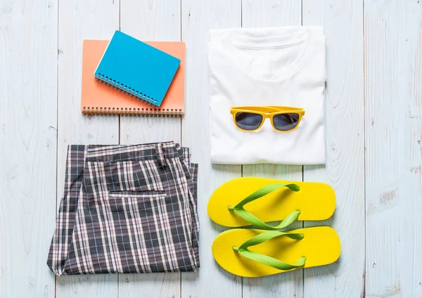 Men's casual outfits of traveler, summer holiday — Stock Photo, Image