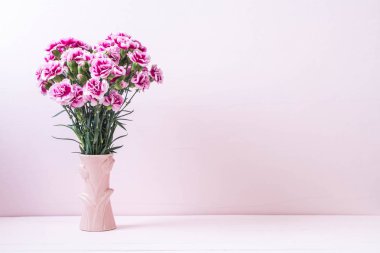 ahşap arka plan üzerinde pembe bahar çiçek