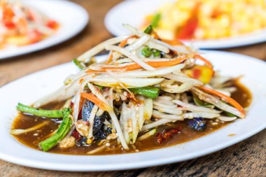 Baharatlı papaya salatası