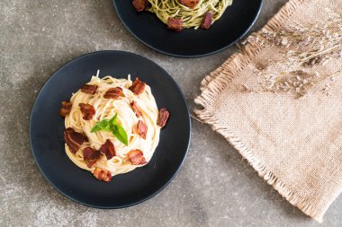 Spagetti krem peynir pastırma ile