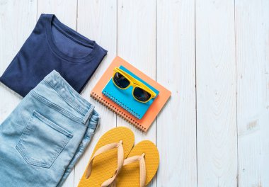 Gezgin, yaz tatili erkekler rahat kıyafetler