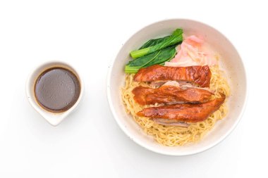 Kızarmış ördek erişte