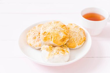 Asya tarzı ev yapımı elma pasta 