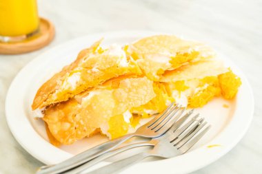 Tay tarzında keskin tart