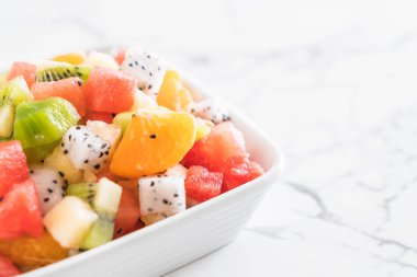 dilimlenmiş meyve karışımı 