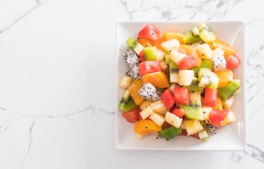 dilimlenmiş meyve karışımı 