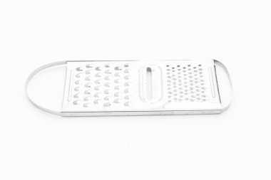 Beyaz arkaplanda metal rendeleyici