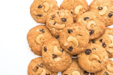 Kuru üzüm ve kavrulmuş kaşu fındık ile tatlılar