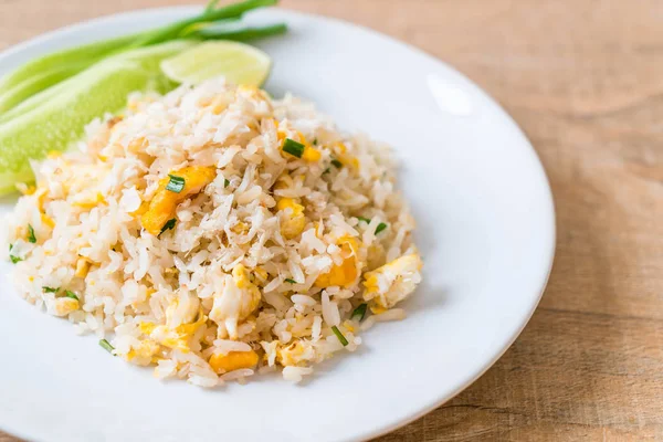 Gebratener Reis mit Krabben — Stockfoto