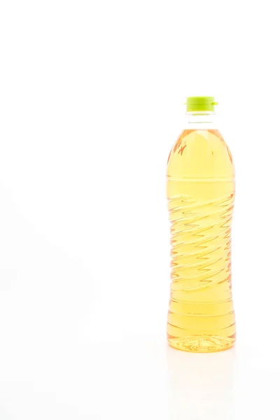 Botol minyak pada latar belakang putih — Stok Foto