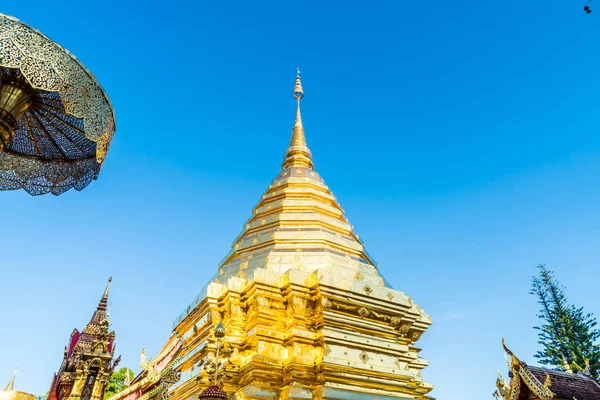 Krásná architektura na Wat Phra že Doi Suthep v Chiang Mai — Stock fotografie