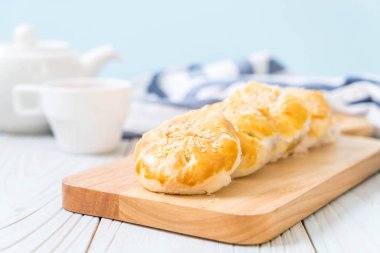 Asya tarzı ev yapımı elma pasta 