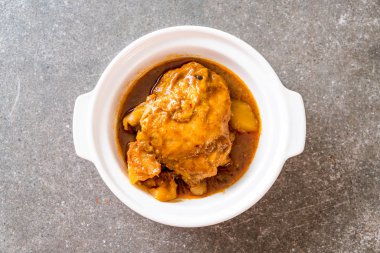 Pilavlı tavuk Massaman köri Yapıştır