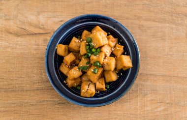 Kızarmış Tofu susam bir kase