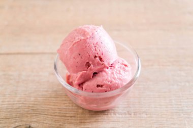 Çilekli dondurma kaşık 