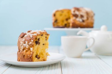 badem ile kuru üzüm Ekmek pasta