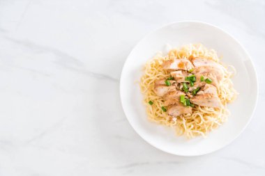 Kızartma tavuk şehriye